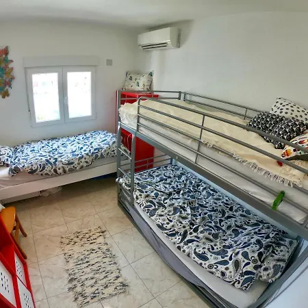 Central Townhouse With Walking Distance To Los Locos Nyaraló Torrevieja