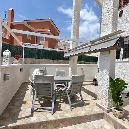Nyaraló Central Townhouse With Walking Distance To Los Locos *