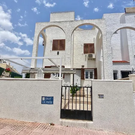 Central Townhouse With Walking Distance To Los Locos Nyaraló *