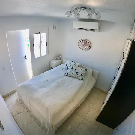 Central Townhouse With Walking Distance To Los Locos Nyaraló Torrevieja