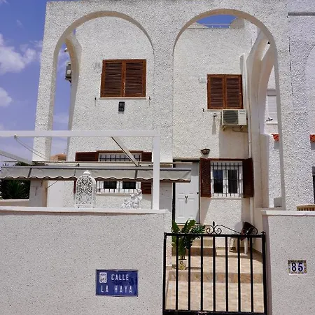 Central Townhouse With Walking Distance To Los Locos Torrevieja