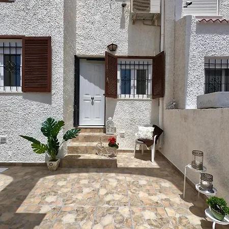 Nyaraló Central Townhouse With Walking Distance To Los Locos *